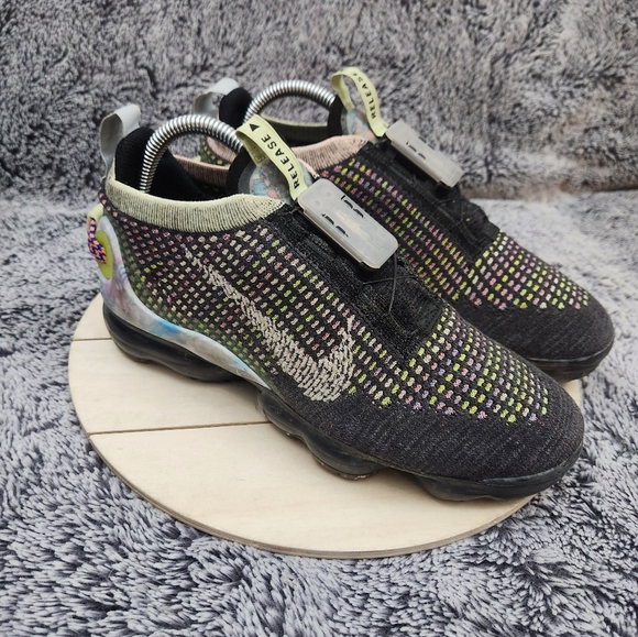 Nike Air VaporMax 2020 Flyknit Multi-Color Women's Size 8.5 - Picture 1 of 9